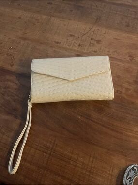 Classic Quilted Wristlet Wallet Clutch in Cream